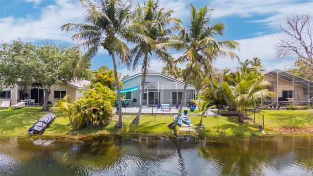 214 SW 180th Ave, Pembroke Pines, FL 33029