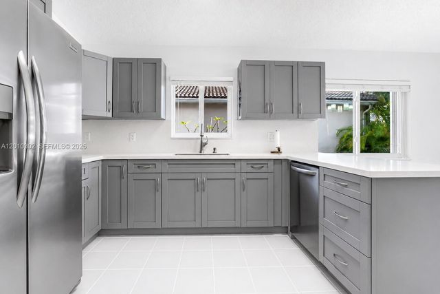 214 SW 180th Ave, Pembroke Pines, FL 33029