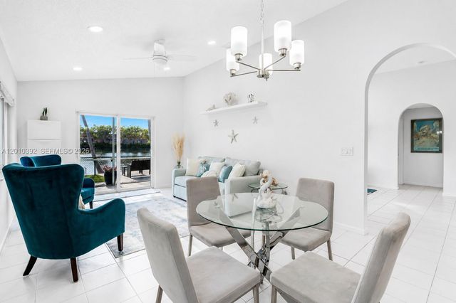 214 SW 180th Ave, Pembroke Pines, FL 33029