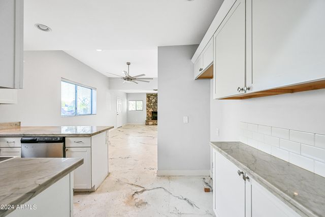 1850 W GLENROSA Avenue, Phoenix, AZ 85015