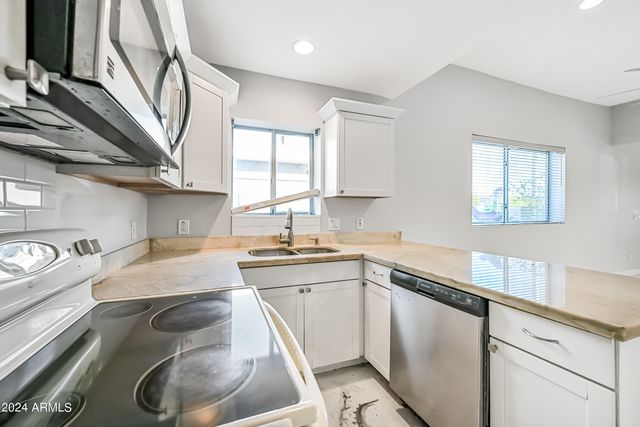 1850 W GLENROSA Avenue, Phoenix, AZ 85015