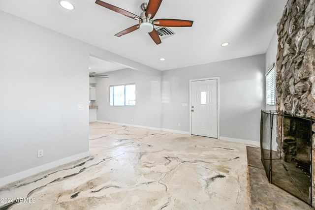 1850 W GLENROSA Avenue, Phoenix, AZ 85015