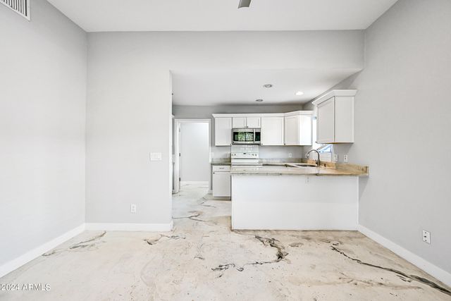 1850 W GLENROSA Avenue, Phoenix, AZ 85015