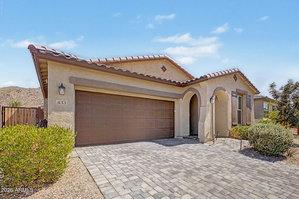 433 E SPIRIT Trail, Phoenix, AZ 85042 — photo 4