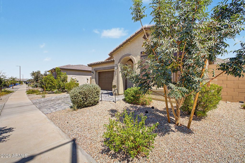 433 E SPIRIT Trail, Phoenix, AZ 85042 — photo 5