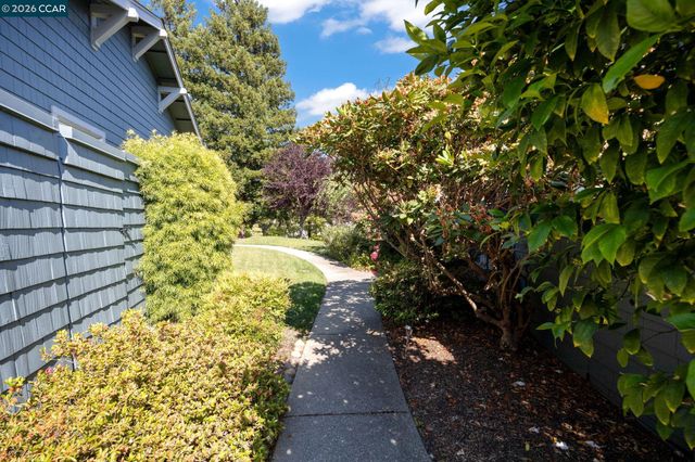 1254 Edgewater Ct, Walnut Creek, CA 94595