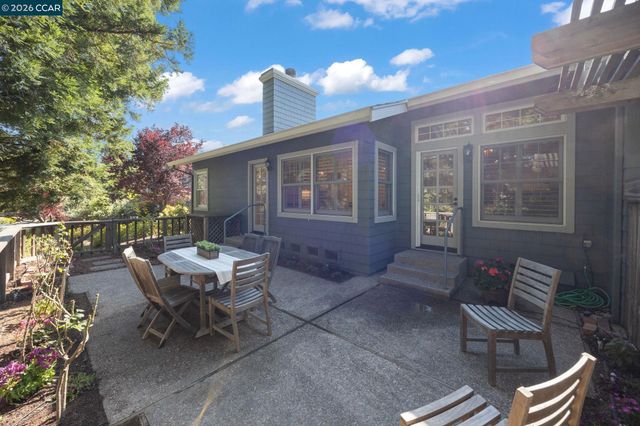 1254 Edgewater Ct, Walnut Creek, CA 94595