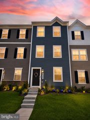 452 18TH AVE, Ranson, WV 25438