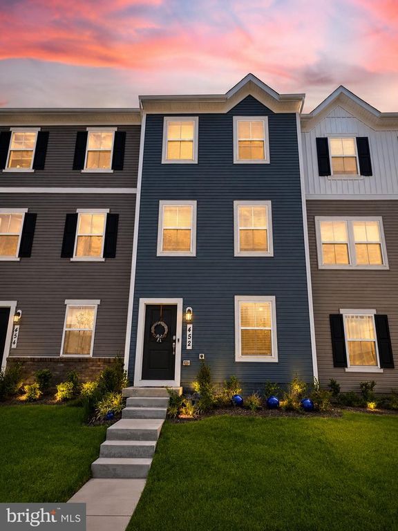 452 18TH AVE, Ranson, WV 25438