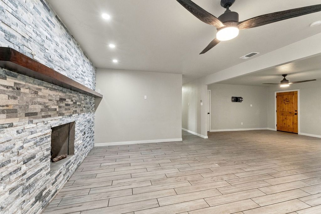 2100 Rockmoor Drive, Edgecliff Village, TX 76134 — photo 4