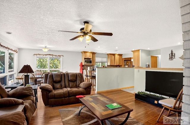 1255 Chokecherry Dr, Pocatello, ID 83204