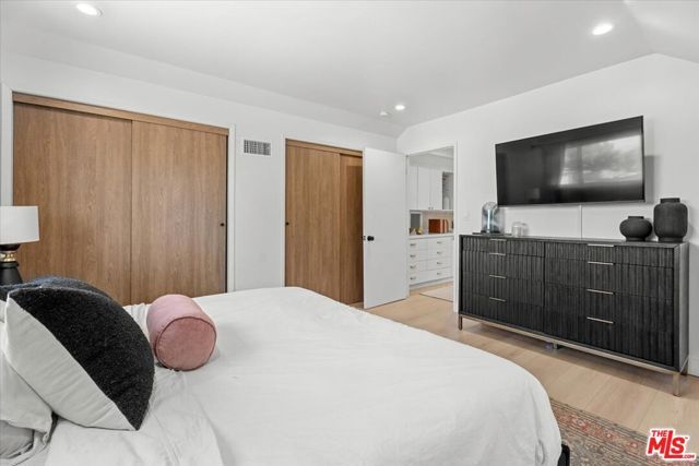 6460 Penfield Avenue, Los Angeles, CA 91367