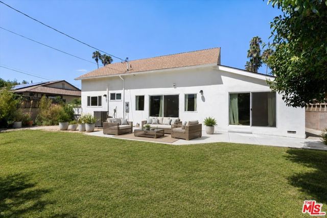 6460 Penfield Avenue, Los Angeles, CA 91367