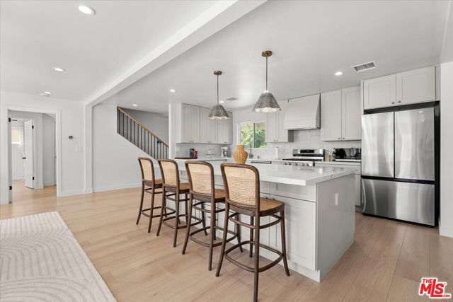 6460 Penfield Avenue, Los Angeles, CA 91367