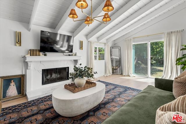 6460 Penfield Avenue, Los Angeles, CA 91367