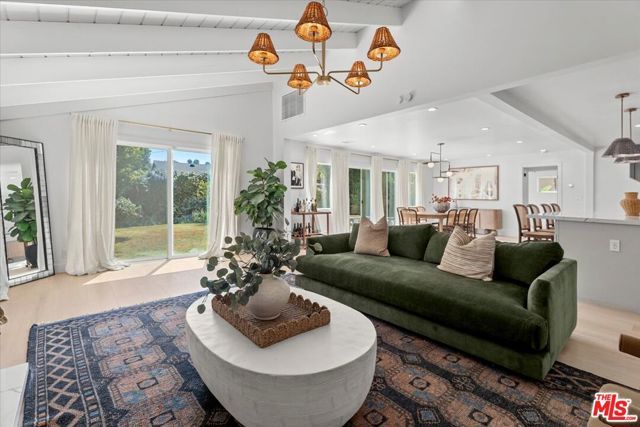 6460 Penfield Avenue, Los Angeles, CA 91367