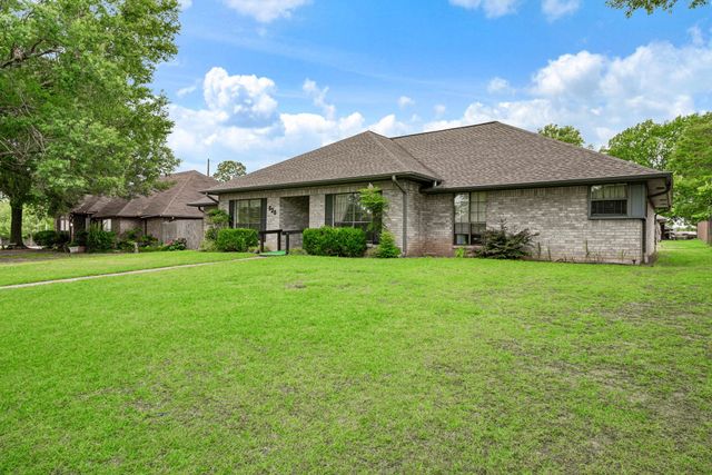 525 Medalist Street, Paris, TX 75460
