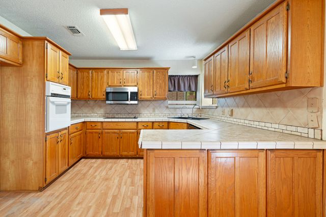 525 Medalist Street, Paris, TX 75460