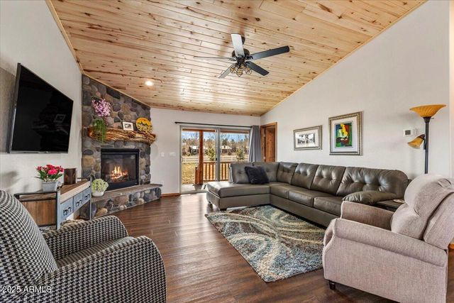 2321 QUARTER HORSE Trail, Overgaard, AZ 85933