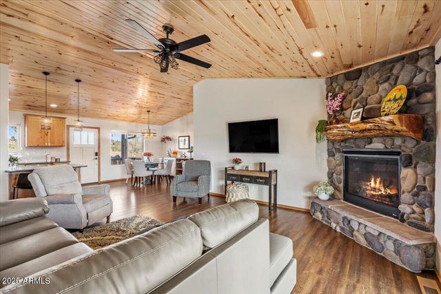 2321 QUARTER HORSE Trail, Overgaard, AZ 85933