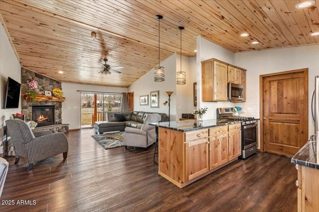 2321 QUARTER HORSE Trail, Overgaard, AZ 85933