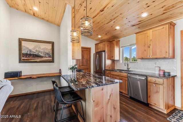 2321 QUARTER HORSE Trail, Overgaard, AZ 85933