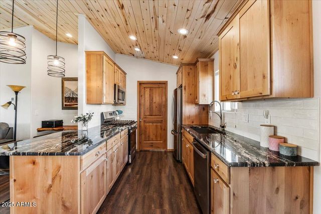 2321 QUARTER HORSE Trail, Overgaard, AZ 85933