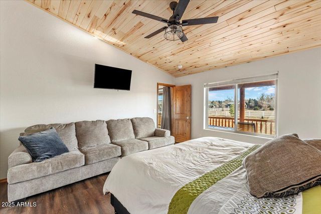 2321 QUARTER HORSE Trail, Overgaard, AZ 85933