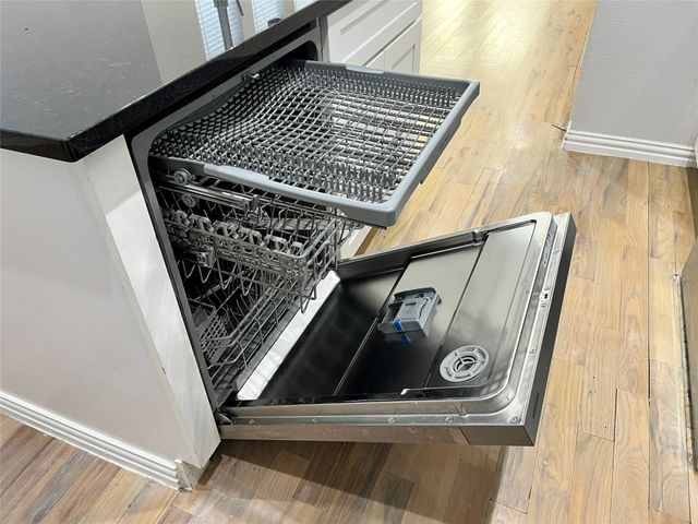 319 W Page Avenue, Dallas, TX 75208