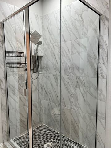 319 W Page Avenue, Dallas, TX 75208