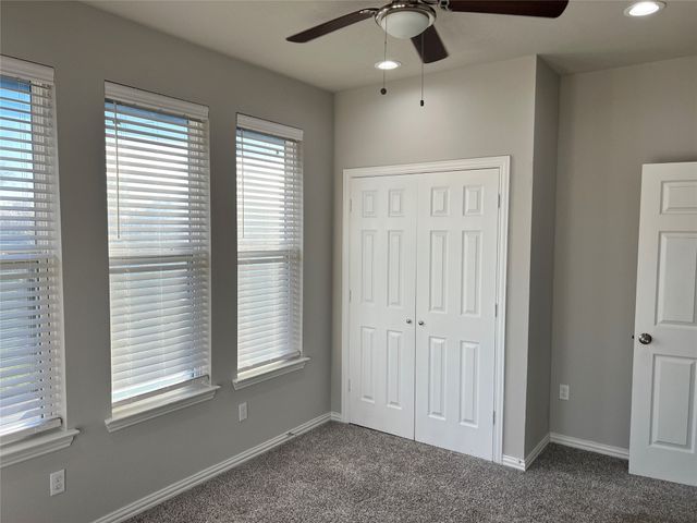 319 W Page Avenue, Dallas, TX 75208