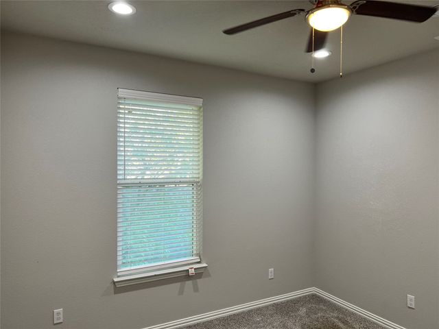 319 W Page Avenue, Dallas, TX 75208