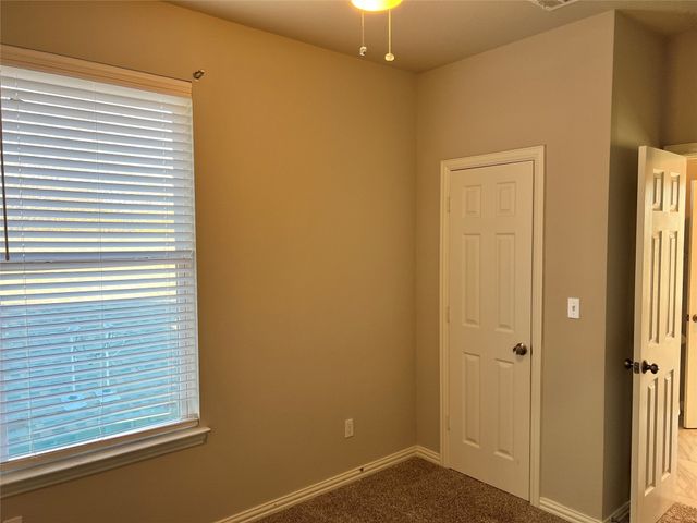 319 W Page Avenue, Dallas, TX 75208