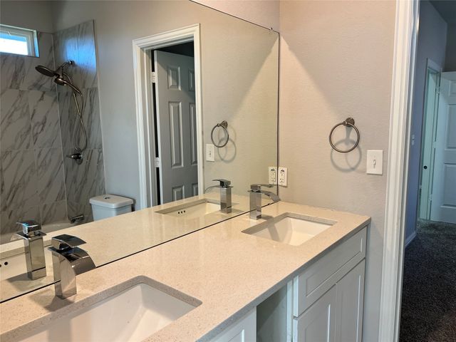 319 W Page Avenue, Dallas, TX 75208