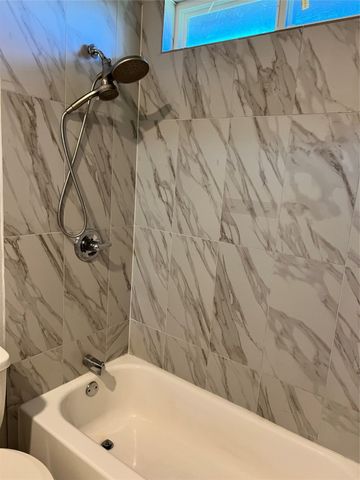 319 W Page Avenue, Dallas, TX 75208