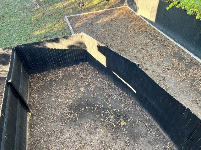 319 W Page Avenue, Dallas, TX 75208