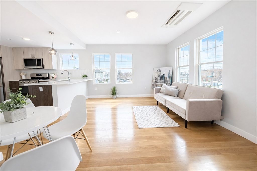 98 Prescott St 2a, Boston, MA 02128