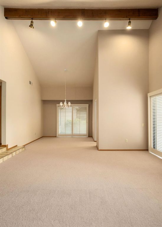 Image 10 of property listing at 3250 W Spruce Avenue, Fresno, CA 93711