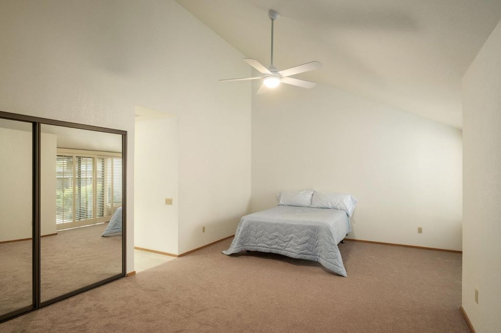 Image 16 of property listing at 3250 W Spruce Avenue, Fresno, CA 93711