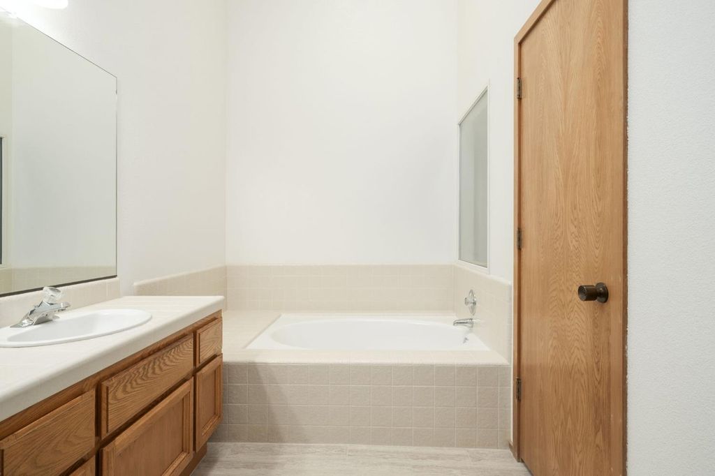 Image 18 of property listing at 3250 W Spruce Avenue, Fresno, CA 93711