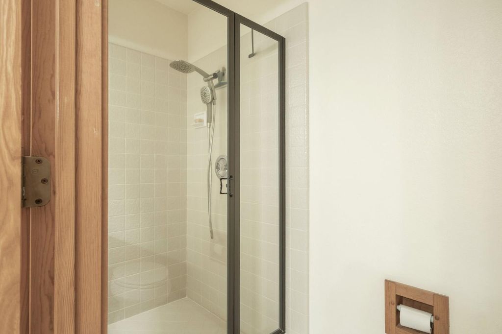 Image 19 of property listing at 3250 W Spruce Avenue, Fresno, CA 93711