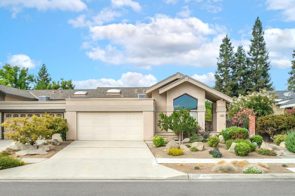 Image 2 of property listing at 3250 W Spruce Avenue, Fresno, CA 93711