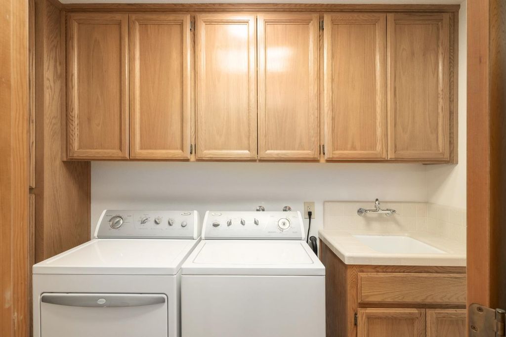 Image 24 of property listing at 3250 W Spruce Avenue, Fresno, CA 93711