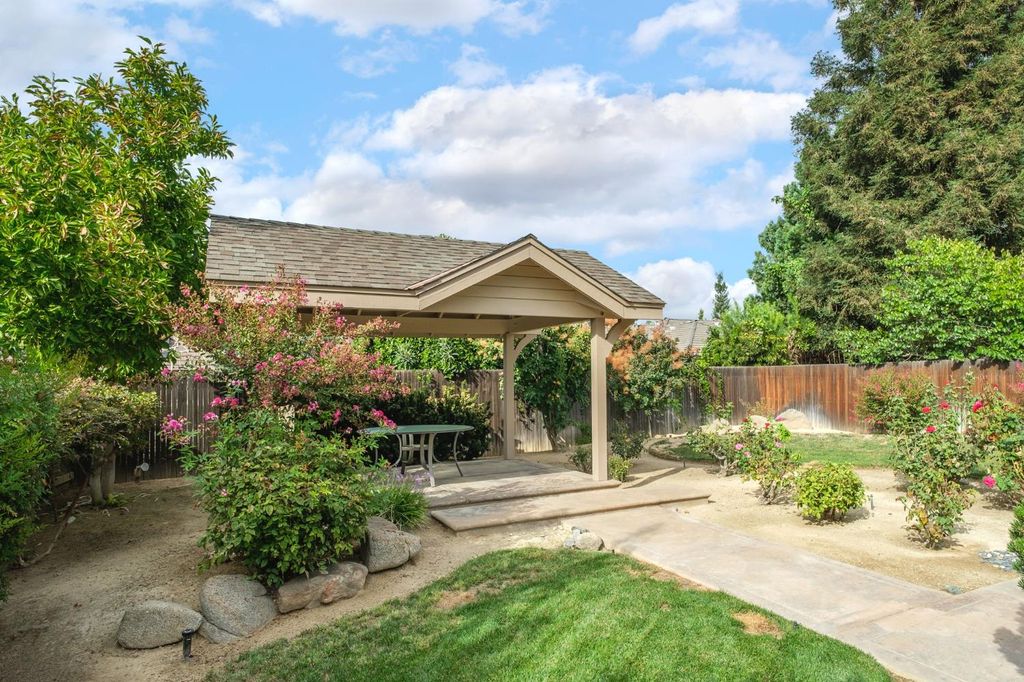 Image 26 of property listing at 3250 W Spruce Avenue, Fresno, CA 93711