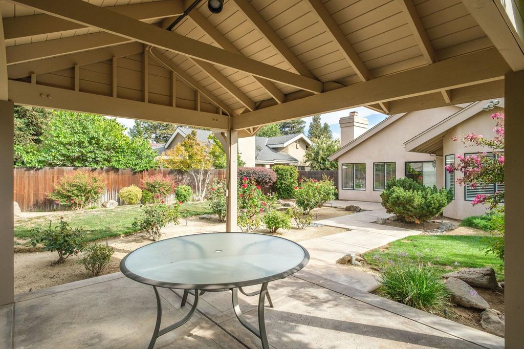 Image 27 of property listing at 3250 W Spruce Avenue, Fresno, CA 93711