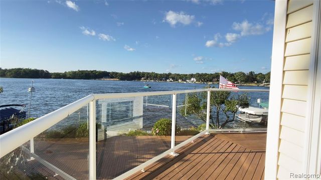 3858 Island Park Drive, Waterford, MI 48329