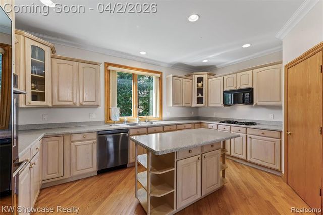 11245 Britney Lane, White Lake, MI 48386