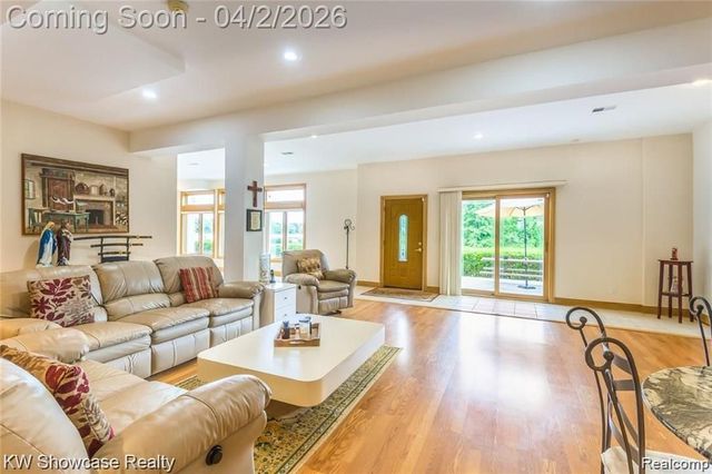 11245 Britney Lane, White Lake, MI 48386