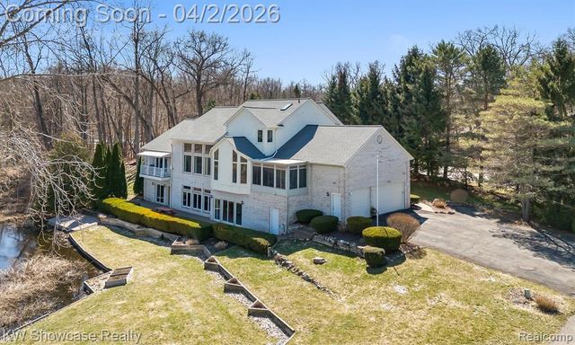 11245 Britney Lane, White Lake, MI 48386