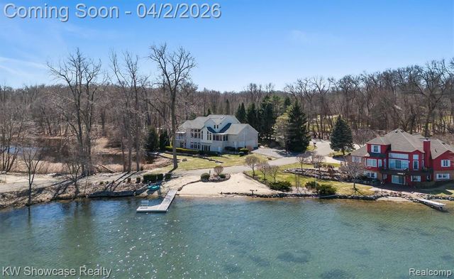 11245 Britney Lane, White Lake, MI 48386
